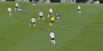 2-0,21岁皇马旧将妙传，38岁法布雷加斯率队12场不败，逼近意甲榜首