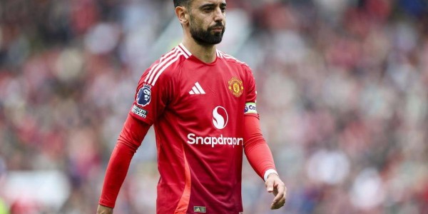 曼联0-1输球，B费却笑了？新帅阿莫林收获意外惊喜，红魔未来看他们！