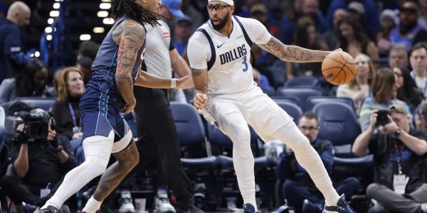 名记：独行侠在内外部都讨论过浓眉的交易