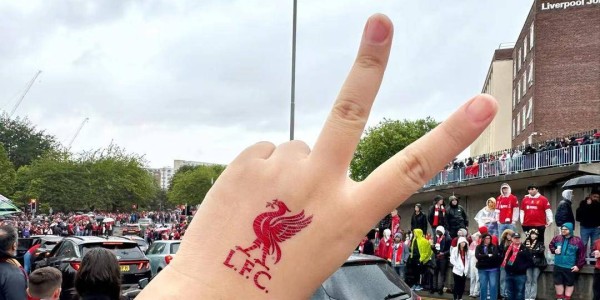 利物浦英超夺冠游行发生汽车冲撞人群事件 中国球迷：我们与危险擦身而过｜封面深镜