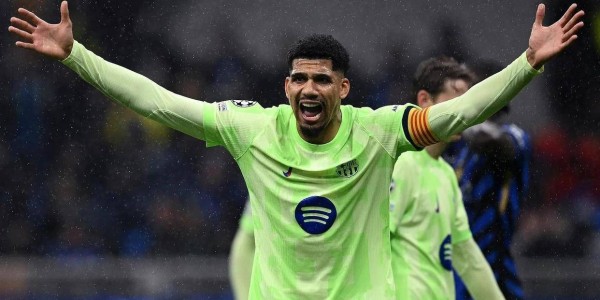 2-1，巴萨战胜纽卡，西甲欧冠首胜英超，不是莱万，最大功臣是他