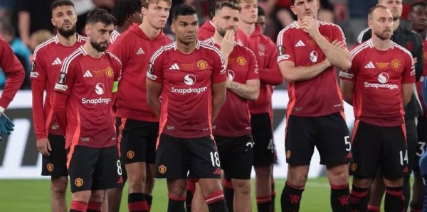 一场比赛打崩曼联，全队被摆上货架，队长无奈发声：被卖只能接受