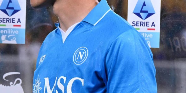 那不勒斯问鼎意甲，麦克托米奈携冠朝圣！教皇风趣回应“罗马心”，蓝军获“10号”神圣祝福？