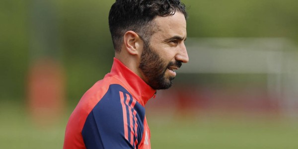 釜底抽薪！巴黎7年长约锁死坎波斯，曼联重建希望再遭重创！