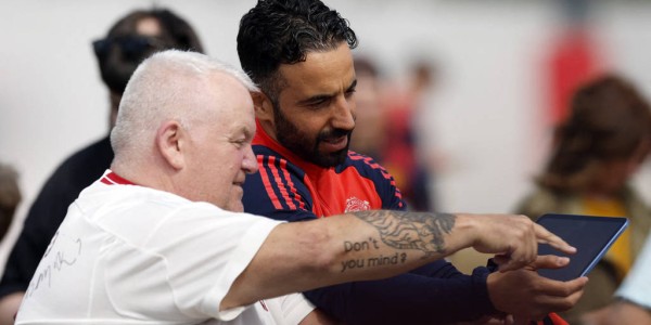 曼联地震！新帅阿莫林当众炮轰加纳乔：祈祷你能滚蛋！B费72小时最后通牒？