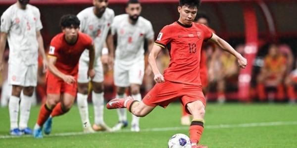 国足收官第2天，王钰栋留洋法甲重大突破，范志毅承诺帮他找关系