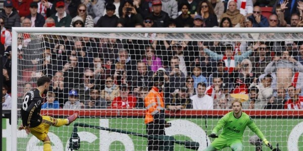 英超-舍什科处子球B费失点 曼联1-3不敌布伦特福德