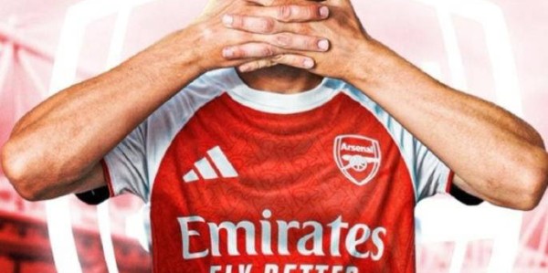 提升锋线实力，阿森纳重燃争冠希望，曼联错失两大前锋