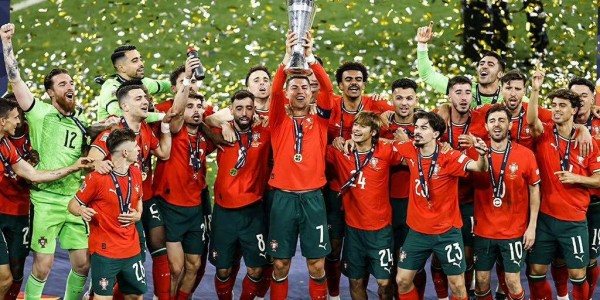 随着葡萄牙队夺冠，C罗又刷新5大纪录，还诞生了4位五冠王！